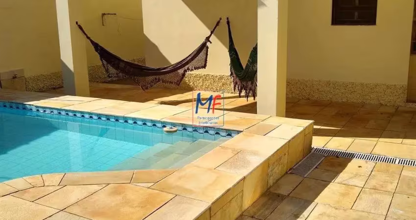 Excelente casa térrea em itanhaém/sp, com 240m² a.u., 3 dormitórios (1 suíte), 3 salas, cozinha, churrasqueira, edícula, piscina, 6 vagas (ref 19.944)