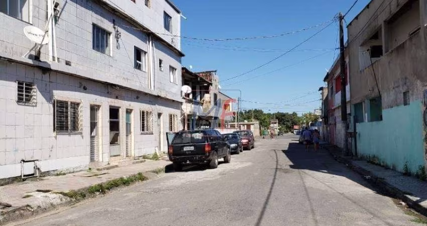 REF: 11.628 Ótimo prédio   220 m² de terreno e A.C., com casa geminada no piso inferior e aptos no piso superior, em Vila Matias- São Vicente.