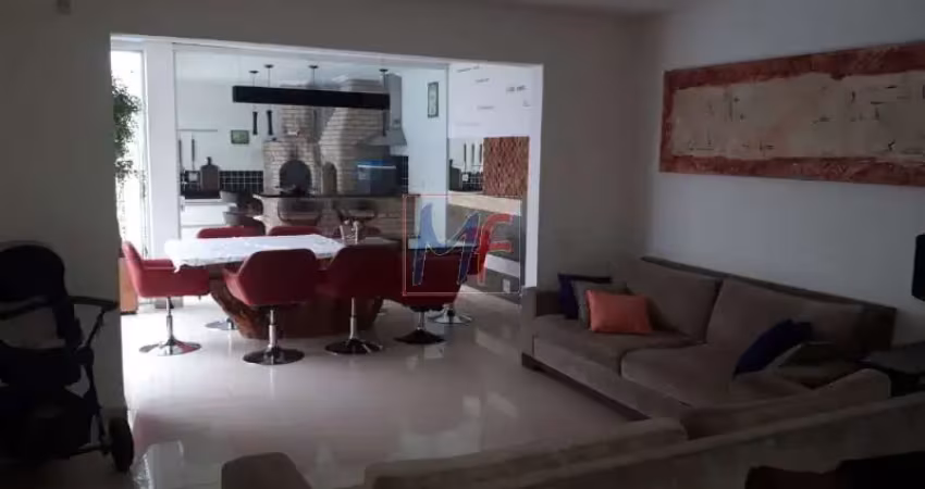 Ref: 15.078 - belo sobrado de alto padrão em condomínio, 3 níveis, 5 quartos (2 suítes), piscina, edícula com churrasqueira, 300 m². 3 vagas.
