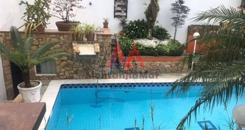 REF. 14.146  Ótima Casa em Condomínio no bairro Park Imperial, 480m² a.t, 335m² a.c. com 4 dorms, sendo 2 suítes, sauna, vaga de garagem.