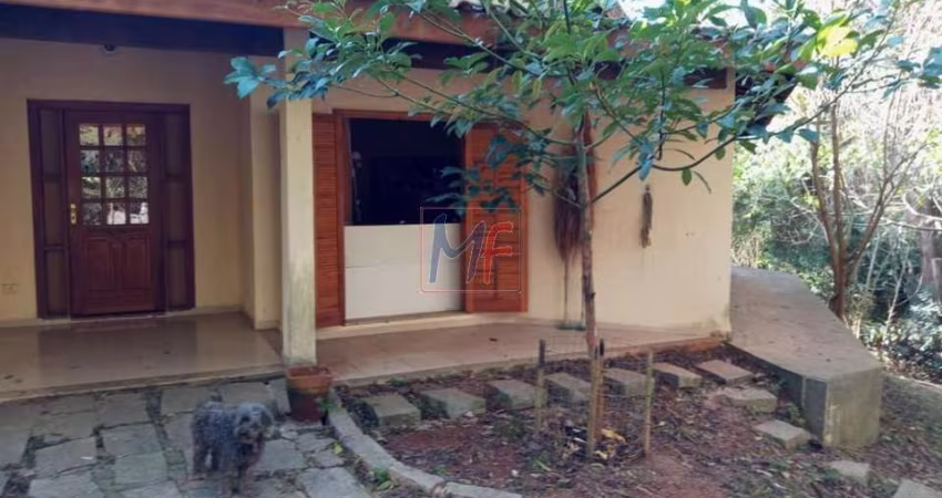 REF 16.866 - Bela casa em cond. fechado na Granja Viana II, 450m² a.u., 6 quartos (4 suítes), sala, cozinha, espaço gourmet, 8 vagas, lazer.