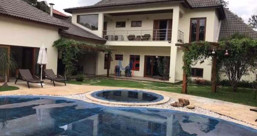 Linda casa em cond. fechado em Barueri (Aldeia da Serra), 927m² a.u., 614m² terreno, 4 suítes, 4 vagas e lazer. REF 17.024