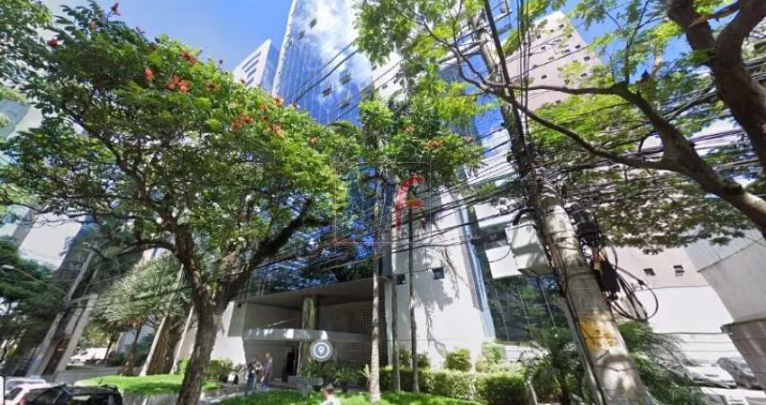 REF: 870 - Excelente Conjunto comercial com 66 m² de área privativa, com 3 salas, ar condicionado central, copa, 2 vagas, segurança 24hrs.