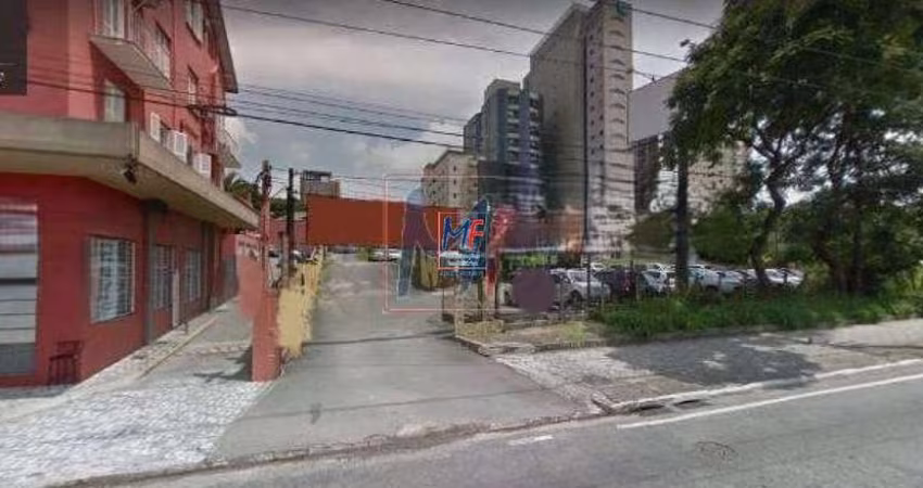 Excelente Terreno com 2747 m², e prédio 1.428 m2 a.c. bairro Centro. Zon. Coml. e residencial. Estuda permuta.(REF: 10.186)