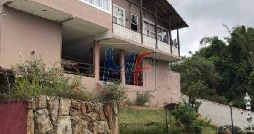 REF 10.571 Linda Casa no bairro L. F. Engenheiro, em Ilha Bela c/ 5 suítes, 5 vagas, 800 m² A.C. 1529 m² Área Lazer Aceita permuta/propostas.