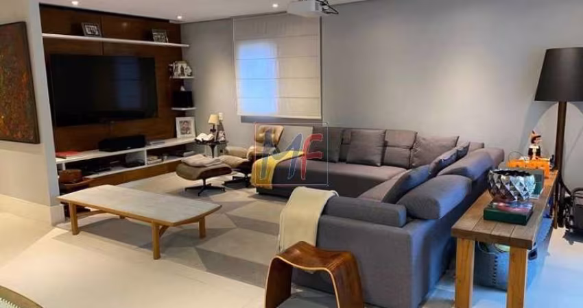 REF  13.082- Excelente Apartamento localizado no bairro Vila Uberabinha, 3 dorms, sendo 3 suítes, 4 vagas de garagem 161 m² de área util.