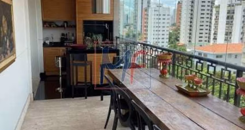 REF 13.167- Excelente Apartamento localizado em  Moema, 316 m² de área útil, 4 dorms, sendo 4 suítes, 5 vagas de garagem e lazer.