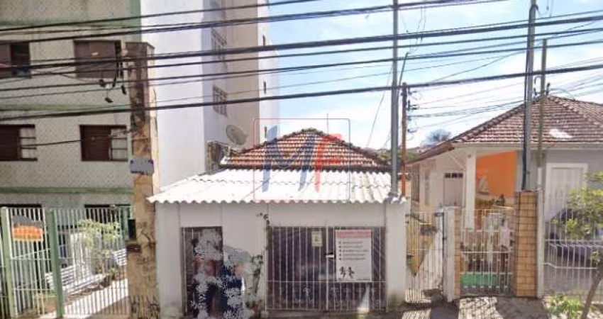 REF: 14.030 - Excelente terreno com 6 x 30  mts,  total de 180 m² a.u, com 3 casas pequenas e com inquilinos, renda média R$2.000,00 mensal.