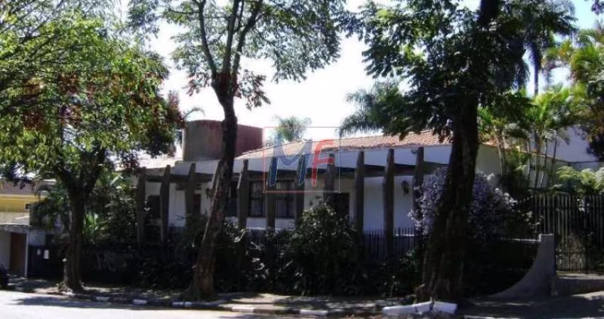 REF: 14.981 Excelente Casa localizada no bairro Planalto Paulista, 400 m² a.t, 323 m² a.c, Frente: 10 m, 3 dorms, sendo 1 suíte, 5 vagas!