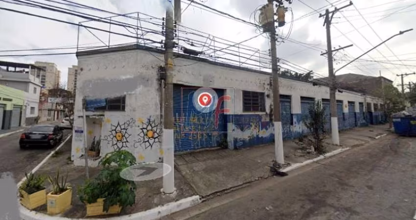 Galpões  no bairro Barra Funda, com 1.320 m² e 1.200 m²  área terreno, 2 pavimentos, zoneamento ZC. necessário reformas. REF: 15.210 -