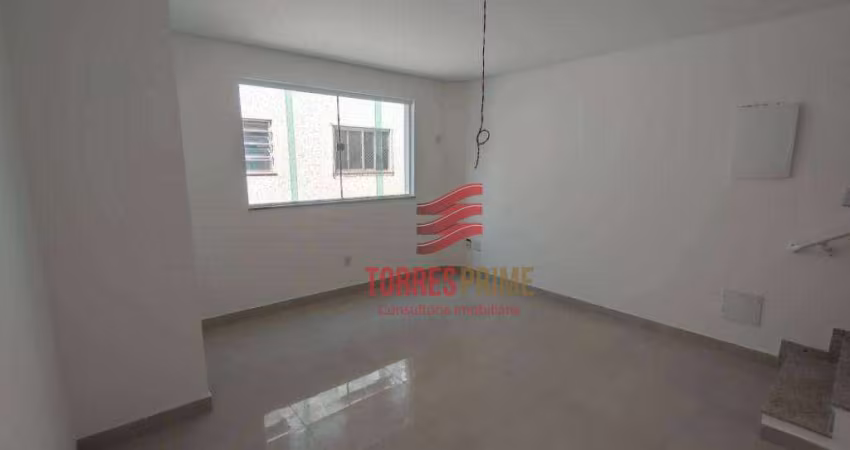 Lindo Villagio Duplex novo, com 2 Dormitórios e 2 Suítes, Churrasqueira, Quintal e 3 Vagas de Garagem no Bairro do Campo Grande em Santos/SP