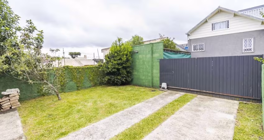 Sobrado com 3 quartos  à venda, 270.00 m2 por R$1540000.00  - Campina Do Siqueira - Curitiba/PR