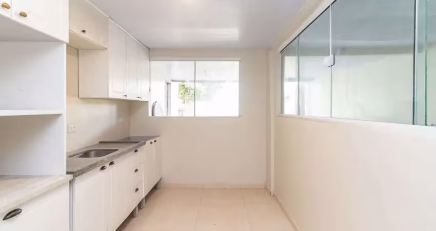 Casa com 1 quarto  para alugar, 50.00 m2 por R$1500.00  - Guabirotuba - Curitiba/PR