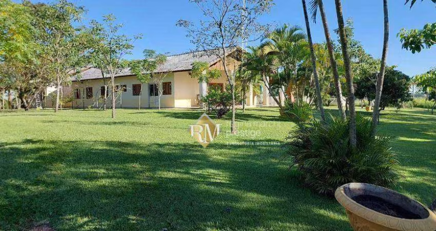 Oportunidade Única: Magnífica Propriedade com Estrutura Completa no Condomínio Farm em Porto Feliz/SP!