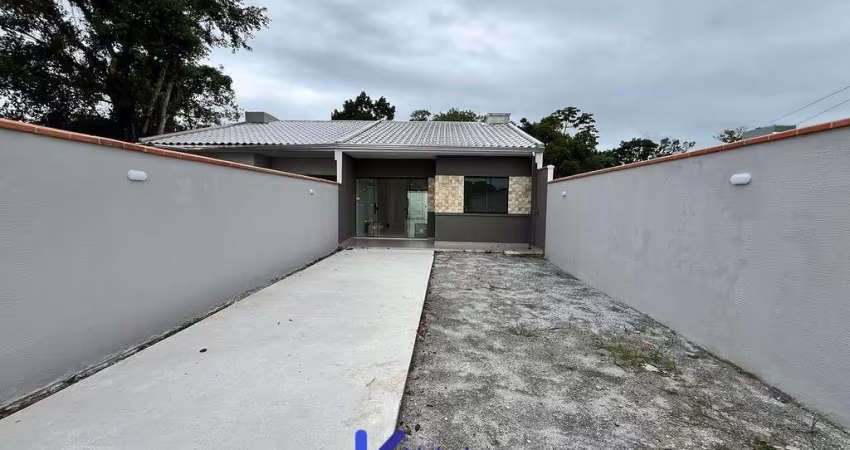 Casa com sobra de terreno em Matinhos