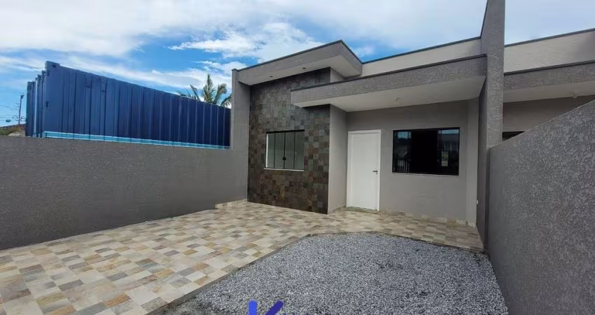 Casa nova com suíte e espaço de terreno