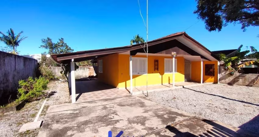 Casa 2 Dormitórios e espaço de terreno