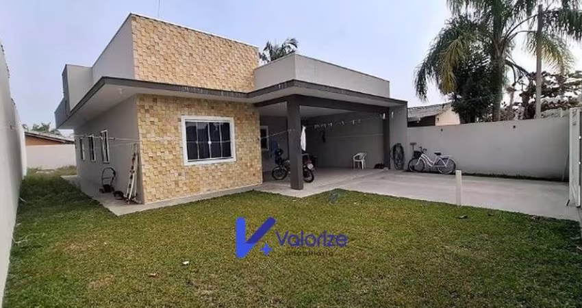 Casa com 03 dormitórios em Matinhos