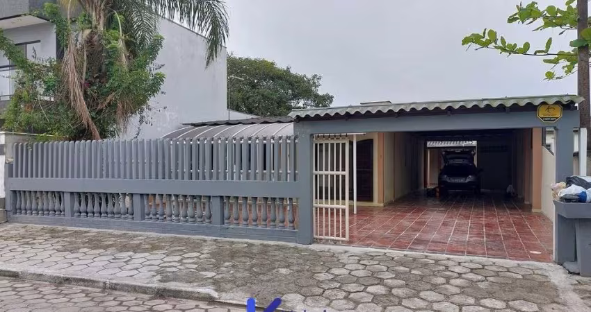 Casa em Praia de Leste próximo ao mar