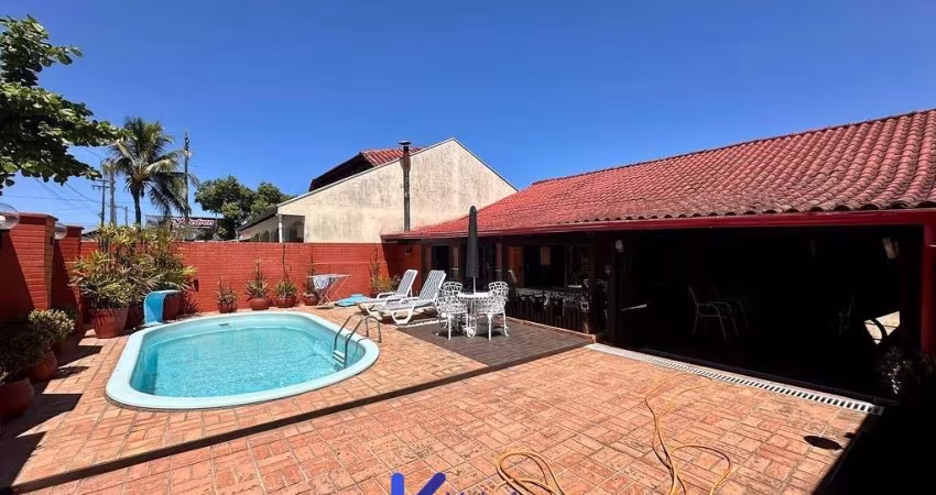 Casa com piscina, 700m do mar em Praia de Leste
