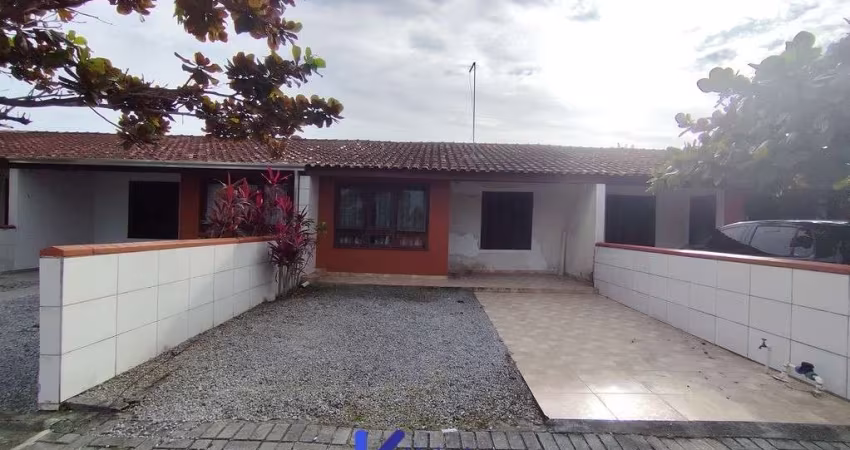Casa a venda na praia em condomínio
