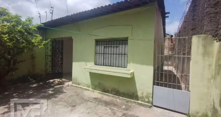 Casa nascente, com garagem, três quartos, quintal, ponta grossa, maceió-al
