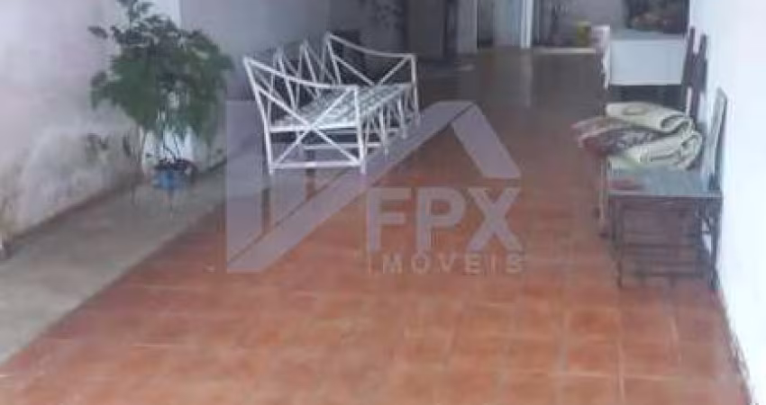 Casa para Venda em Itanhaém, Jardim Corumbá, 3 dormitórios, 1 suíte, 1 banheiro, 8 vagas