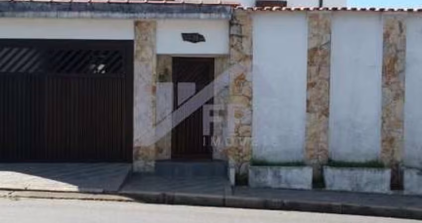 Casa Alto Padrão para Venda em Itanhaém, Centro, 5 dormitórios, 1 suíte, 4 banheiros, 3 vagas