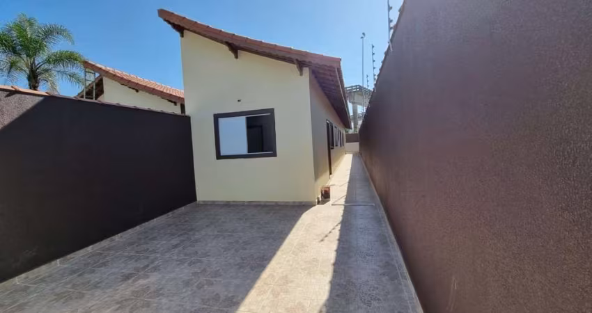 Casa para Venda em Mongaguá, Nossa Senhora de Fátima, 3 dormitórios, 1 suíte, 2 banheiros, 2 vagas