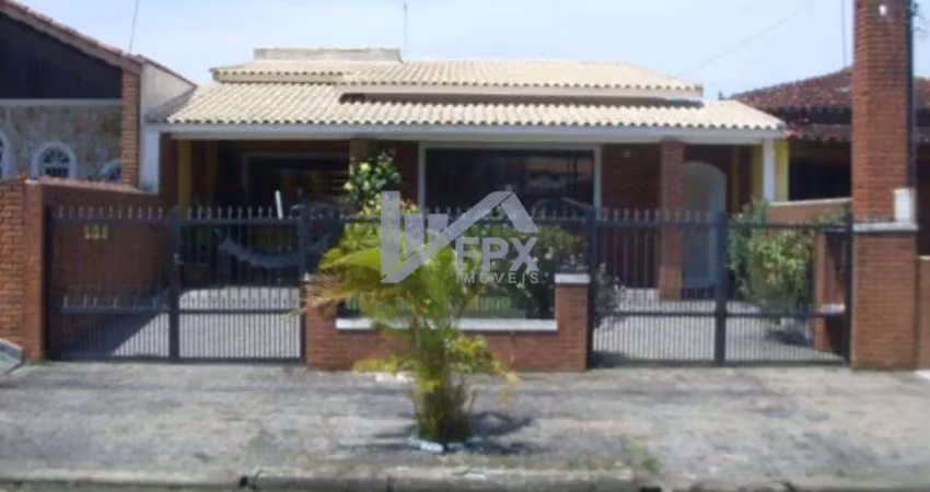 Casa para Venda em Peruíbe, Balneário Oásis, 3 dormitórios, 1 suíte, 1 banheiro, 3 vagas