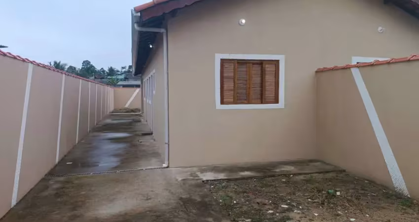 Casa para Venda em Itanhaém, Jardim Umuarama, 2 dormitórios, 1 suíte, 1 banheiro, 2 vagas
