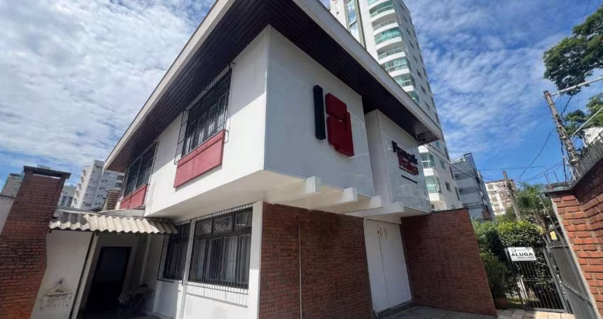 Casa para alugar, 230 m² por R$ 7.985,00/mês - Victor Konder - Blumenau/SC