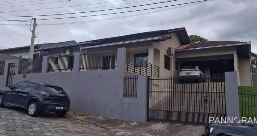 Casa com 3 dormitórios à venda, 135 m² por R$ 800.000 - Badenfurt - Blumenau/SC