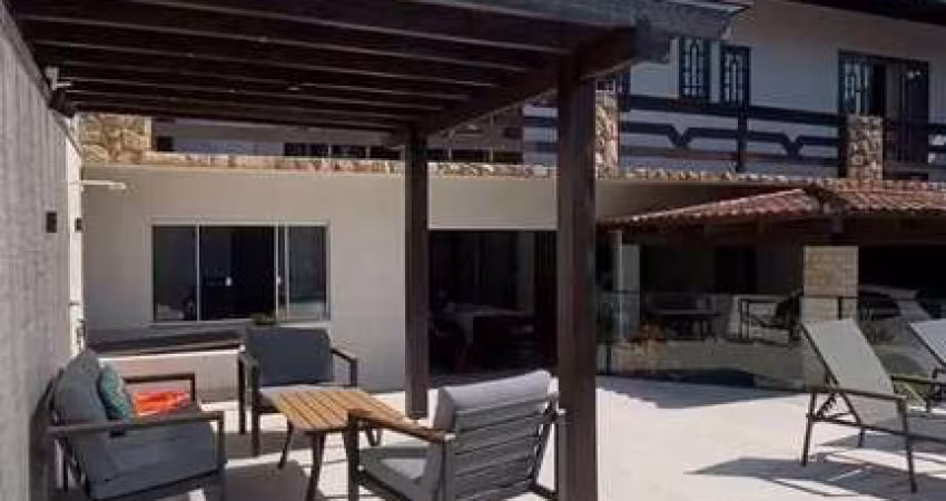Casa ampla com piscina, 3 quartos na Itoupava Norte