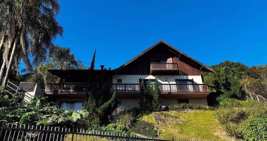 Casa com 3 dormitórios à venda, 412 m² por r$ 1.700.000,00 - garcia - blumenau/sc