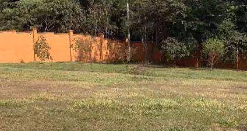 Terreno Espaçoso e Plano no Condomínio Alphaville, Oportunidade Perfeita para Construir sua Residência dos Sonhos