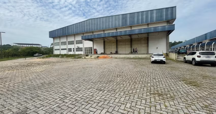 Alugo galpão industrial na zona franca de manaus com 6.300m²  com 3 docas