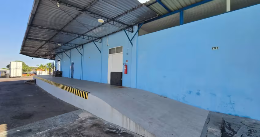 Aluga galpão com cameras frigorificas no polo industrial de manaus com docas | 3.300m²