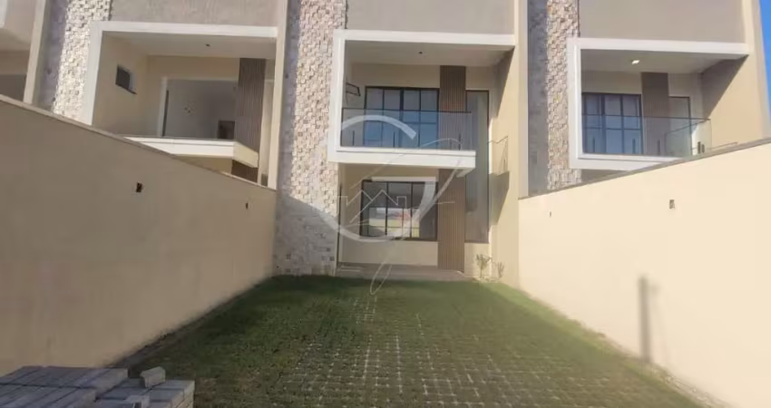 Sobrados novos em alto padrão com piscina em praia de leste!