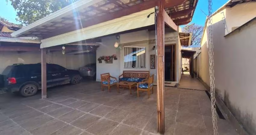 Casa Plana 3 qtos e 2 vagas em lote 300m² em Lagoa Santa - CA00568