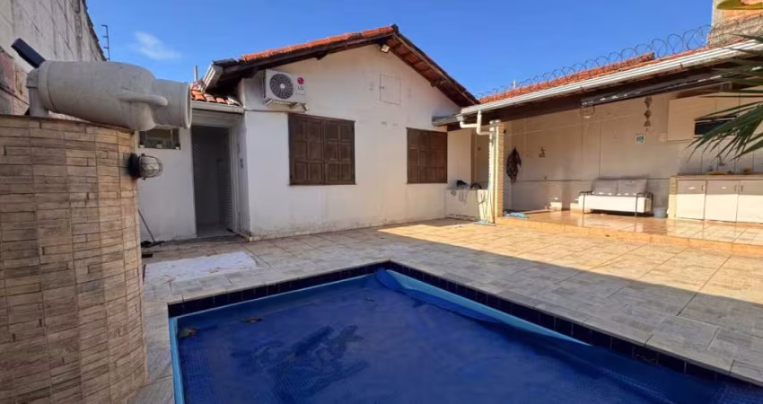 casa plana com piscina em lote de 227m2 no Jaqueline - CA3463