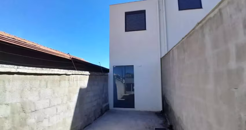 Casa independente com 2 suítes e 2 vagas no bairro canaã - ca3542