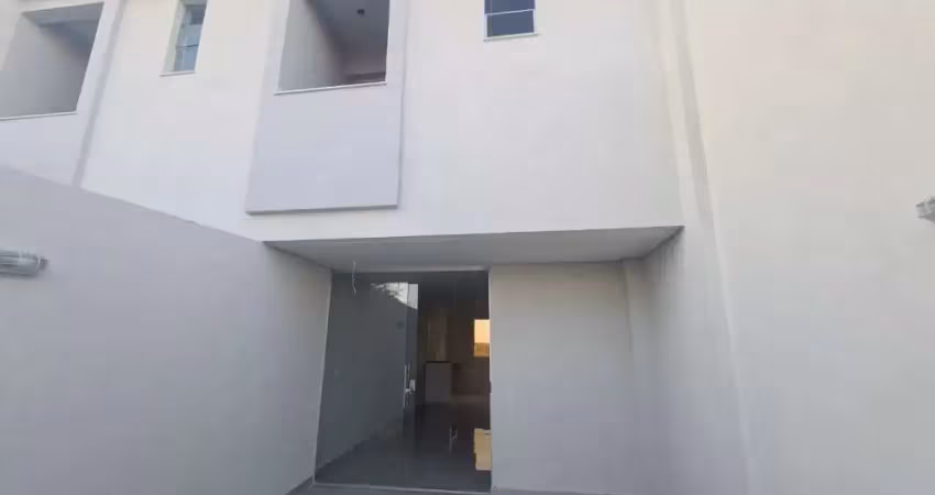Casa independente de 2 qtos em ótima localização no bairro rio branco - ca3548