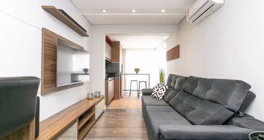 Apartamento finamente decorado, próximo ao parque barigui.