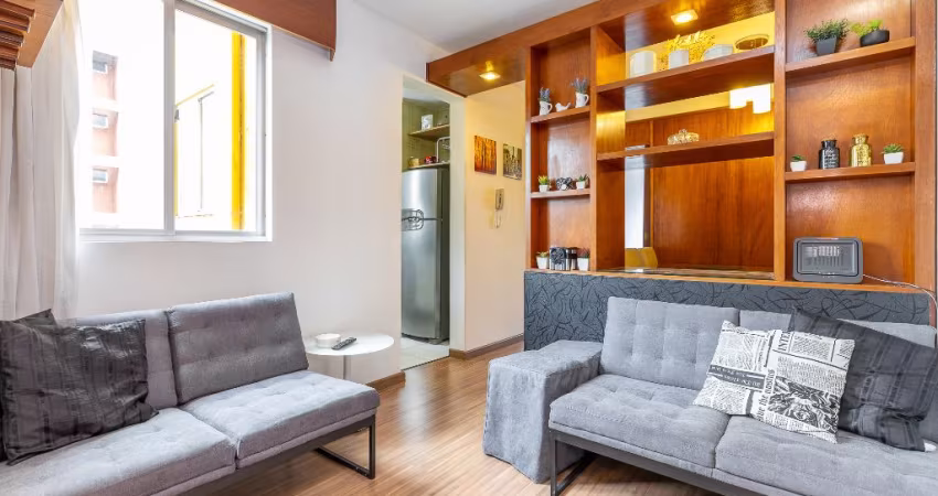 Apartamento dois quartos totalmente mobiliado, no 5º andar, em excelente localização no Centro de Curitiba, 43m²