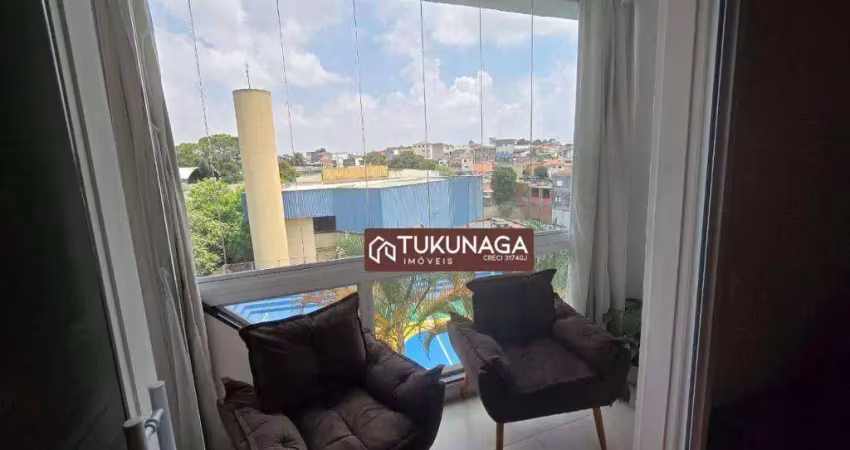 Apartamento 3 quartos com móveis planejados, sacada de vidro.