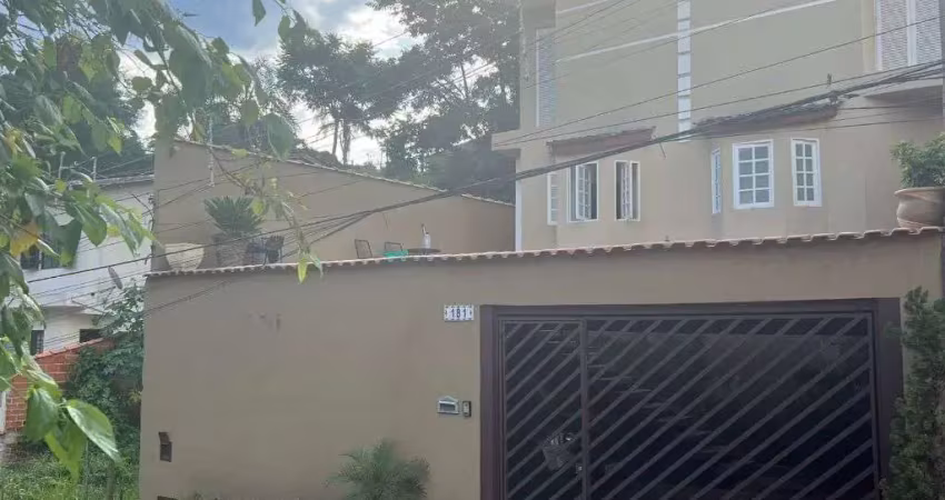 Sobrado Para Vender com 3 quartos 1 suítes no bairro Laranjeiras em Caieiras