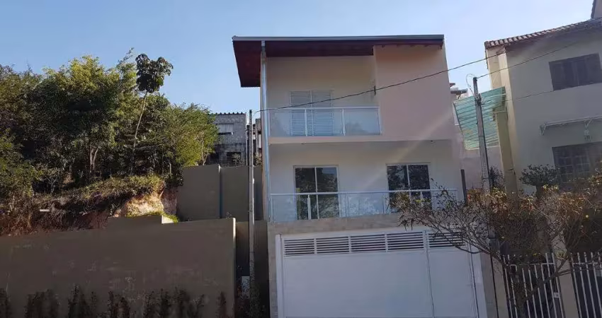 Casa Para Vender com 3 quartos 1 suítes no bairro Região Central em Caieiras