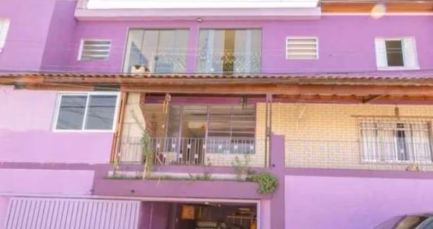 Sobrado residencial para Locação na Vila Marina, ao lado da Av. Fuad Luftalla e Av. Elisío Teixeira Leite. 4 dormitórios (2 suítes) e 1 vaga