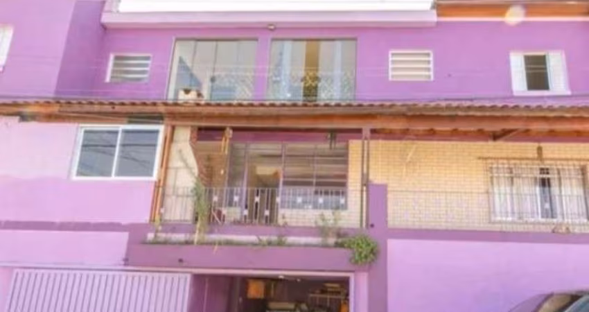 Sobrado residencial para Locação na Vila Marina, ao lado da Av. Fuad Luftalla e Av. Elisío Teixeira Leite. 4 dormitórios (2 suítes) e 1 vaga